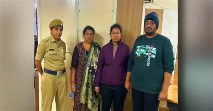 Bangladeshi woman arrives in Noida claims local man married her in Dhaka had kid then fled cops probe matter – India TV