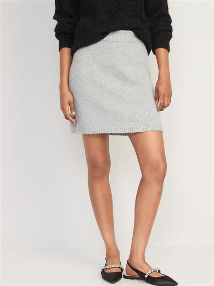 Stay Cozy With This Cable-Knit Mini Sweater Skirt