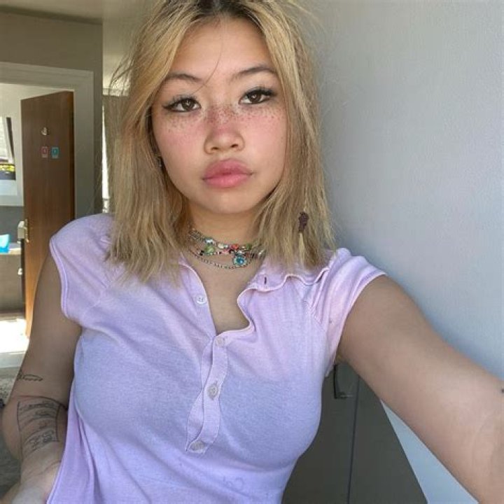 Beabadoobee Net Worth, Age, Wiki, Biography, Relationship, Dating, Ethnicity, Height & Facts