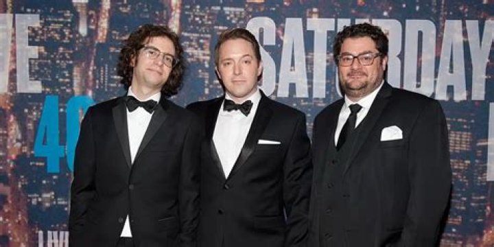 Who is Beck Bennett and what is his net worth?