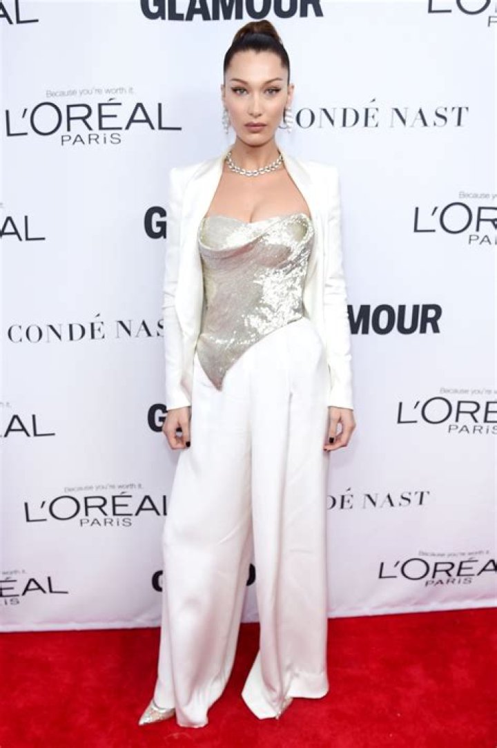 Bella Hadid Wears Negative Space Eyeliner to Glamour WOTY Awards