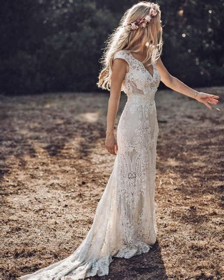 21 Best Boho Wedding Dresses: Beautiful Bohemian Bridal Gowns