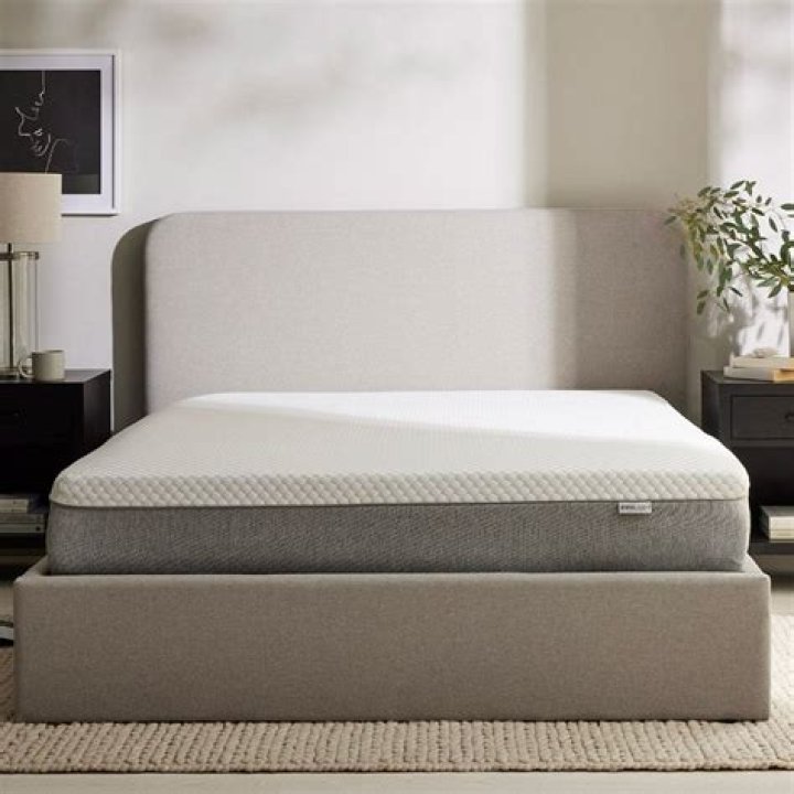 The Best Mattresses for Side Sleepers Based on Design, Material and Firmness