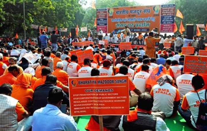 Bharatiya Mazdoor Sangh urges Centre for free jabs, compensation to workers for treatment – India TV