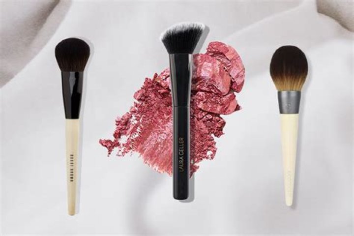 15 Best Blusher Brushes 2022: What Type of Brush is Best For Blush?