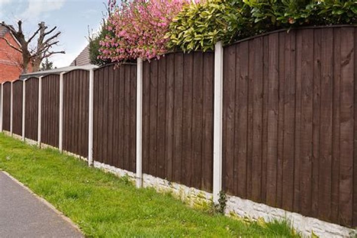 B&Q fans going wild over a bargain buy that helps them paint fences quicker - and it lasts for ages too