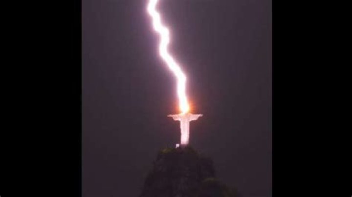Brazil Lightning strikes Christ The Redeemer statue stunning photos video – India TV