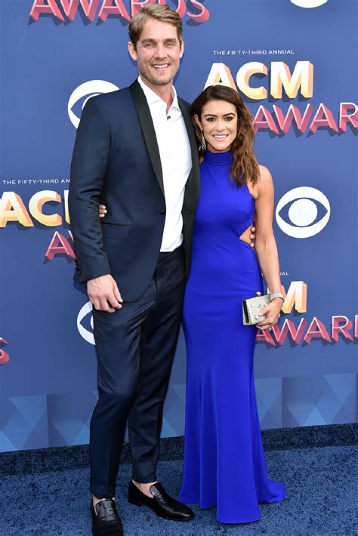 Brett Young Marries Taylor Mill