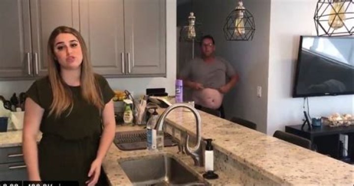 California TV reporter accidentally films her husband naked in the shower during clip on DIY lockdown haircuts – The US Sun