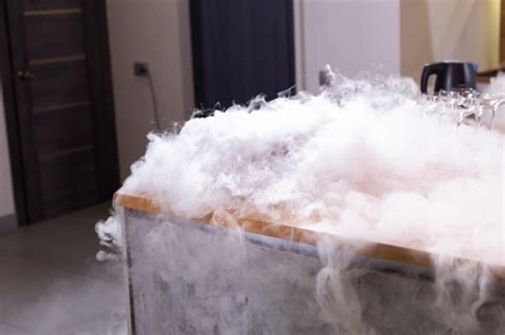 Can you change the color of dry ice smoke?