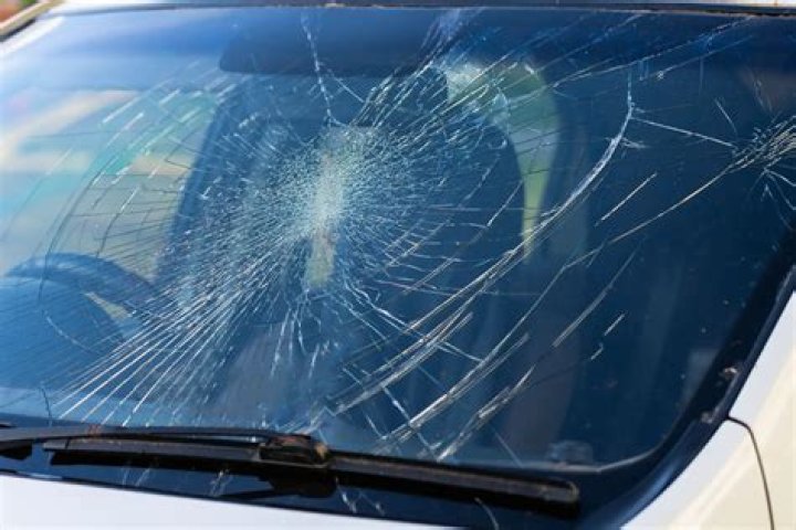 Can you take a driving test with a cracked windshield?