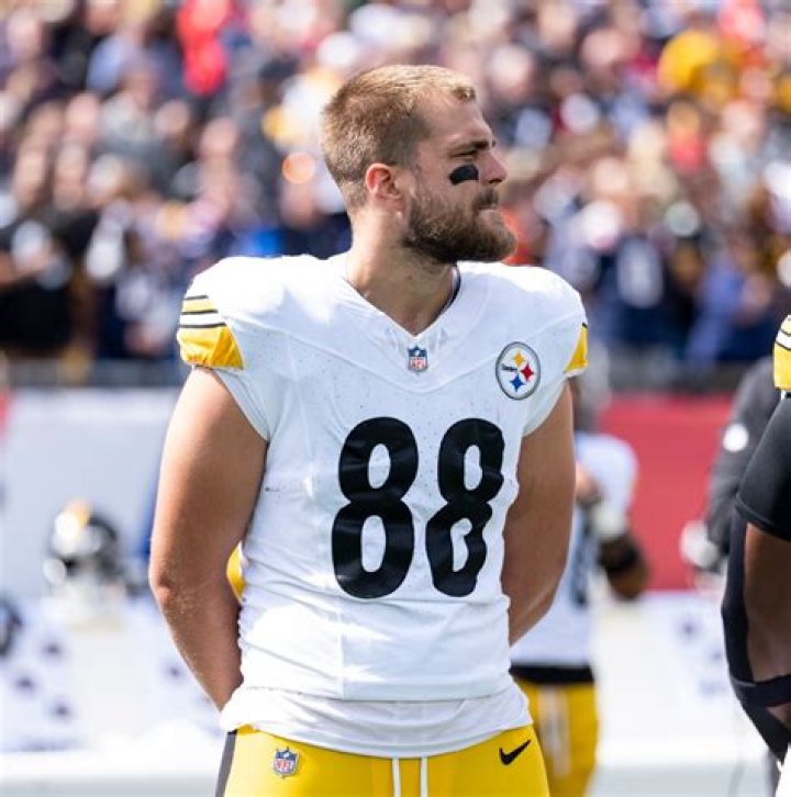 Carrie Bradshaw And Aaron Rodgers: A Love Story Unfolds