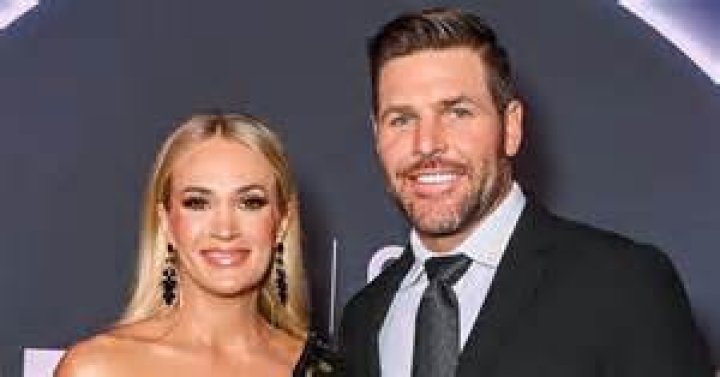 Carrie Underwood's Husband Mike Fisher Defends Aaron Rodgers