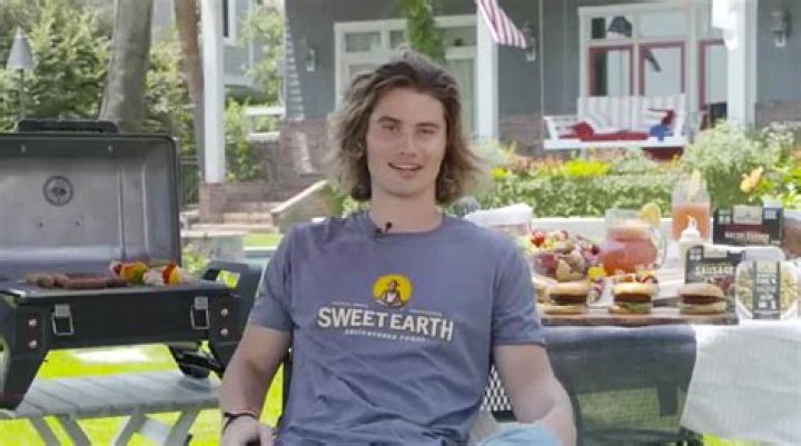 Chase Stokes Says Quarantine Tested Madelyn Cline Relationship