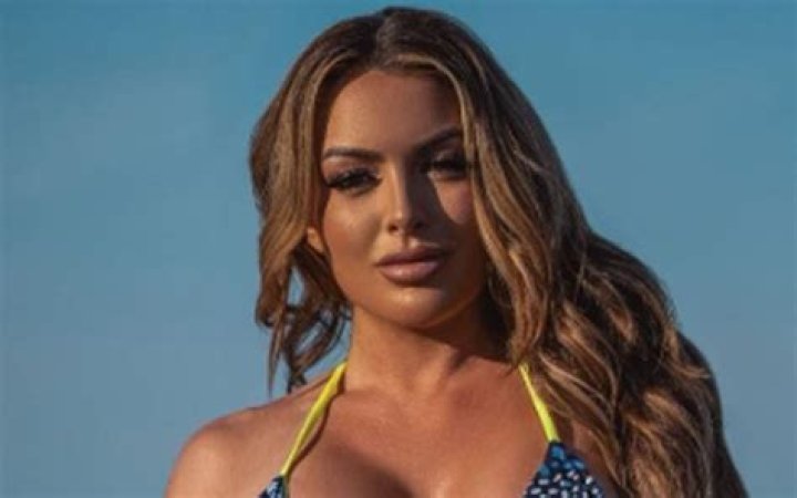 Chelsea Green Is Home In Stunning Pink Bikini Photo Drop