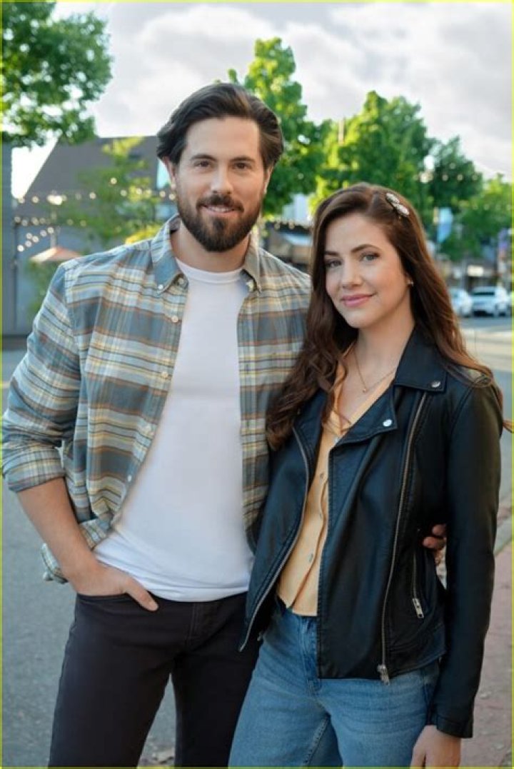 Chris Mcnally Wikipedia, Biography, Age, Height, Married, Wife, Gay, Net Worth, Family