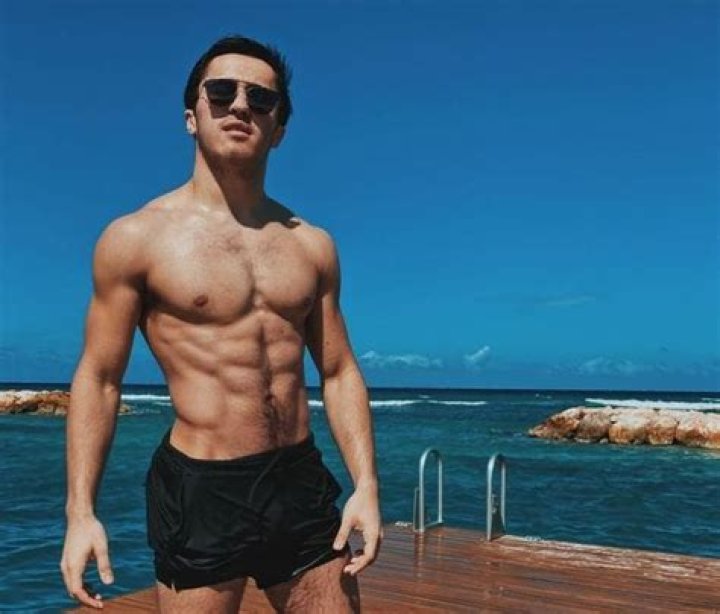 Chris Olsen Naked: The Rise Of A Social Media Sensation