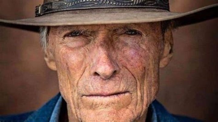 Clint Eastwood, 93, makes rare appearance, worrying fans with “so different” look – “he’s unrecognizable”