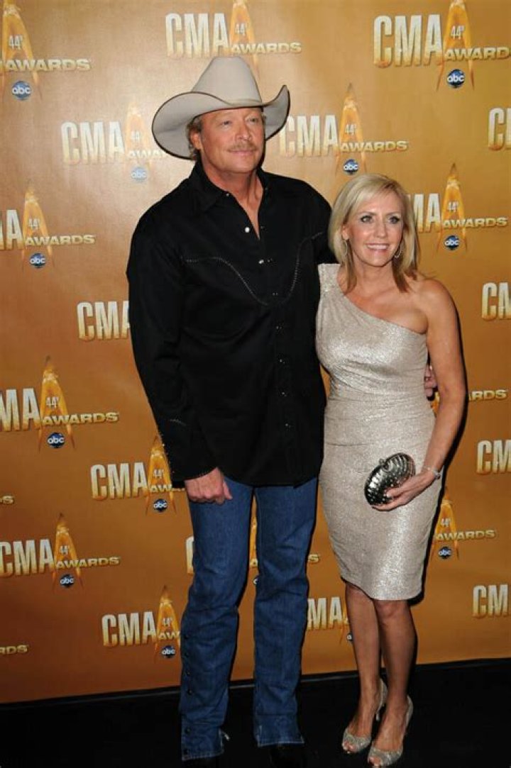 Country star Alan Jackson helps young daughter as she grieves the loss of her husband