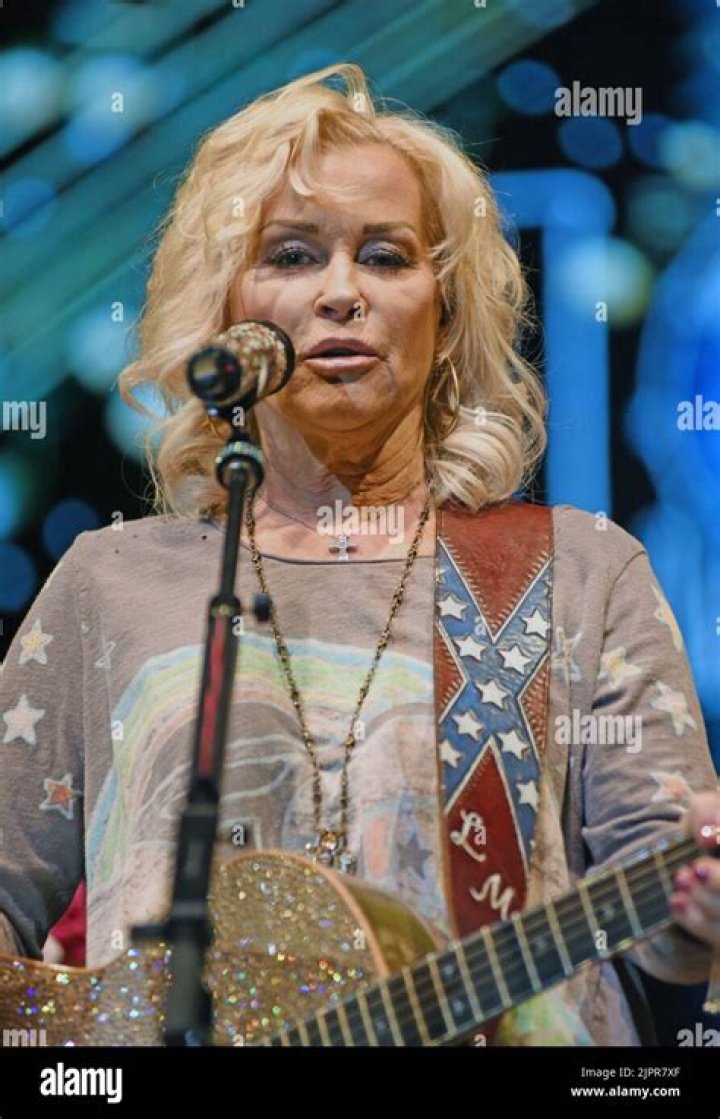 Exploring The Latest: Current Pictures Of Lorrie Morgan