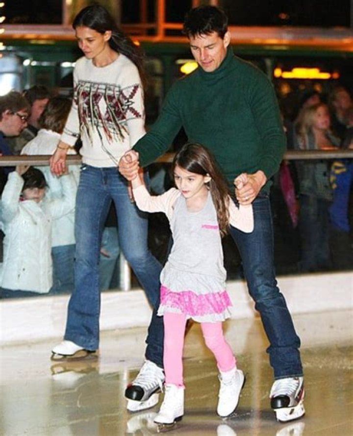 Cute Pic! Tom Cruise, Katie Holmes, Suri Go Ice Skating