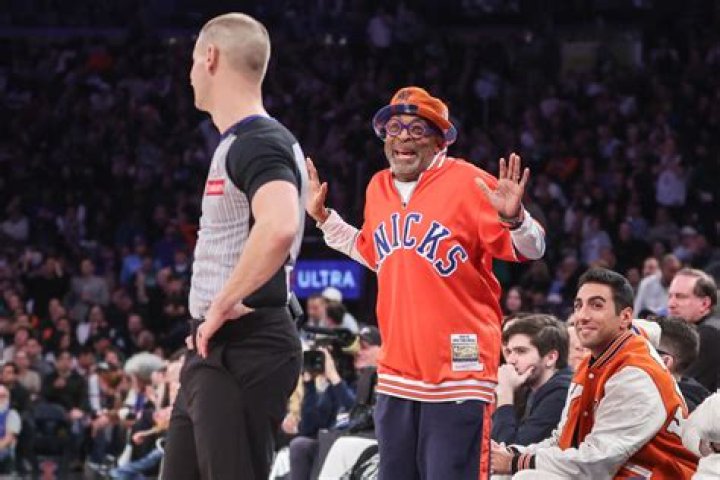 Dakota Fanning's Hot Dad Turns Heads at New York Knicks Game: Photos