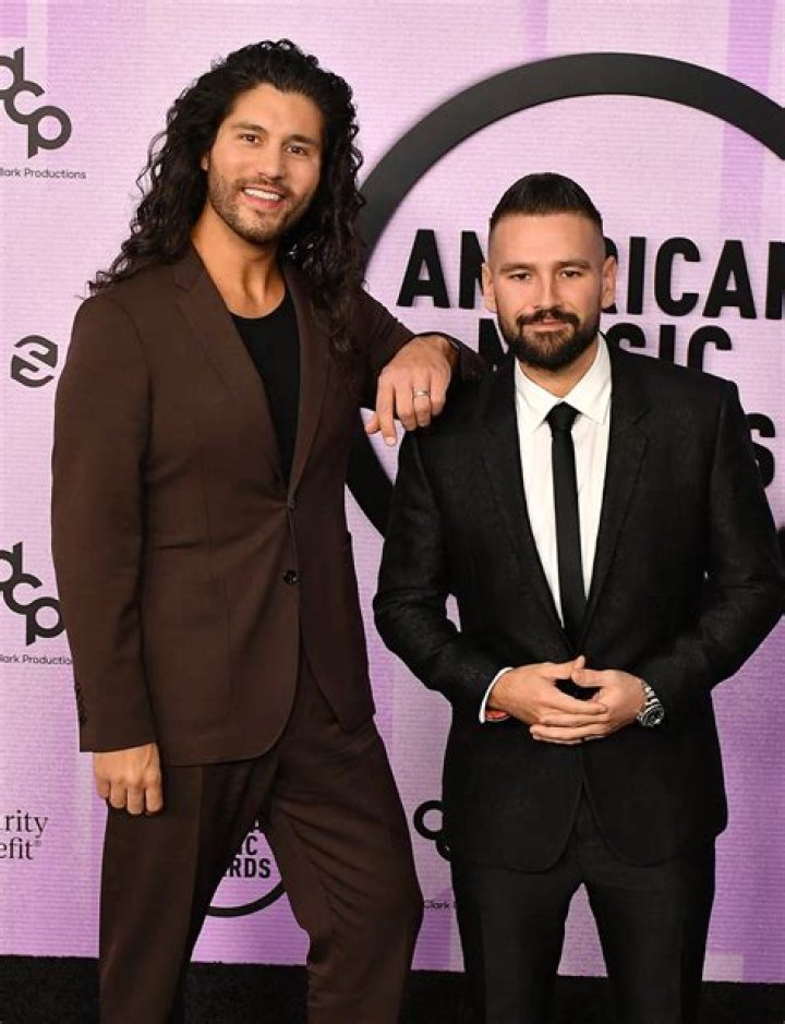 Dan + Shay’s Shay Mooney Doesn't Recognize Self After Weight Loss