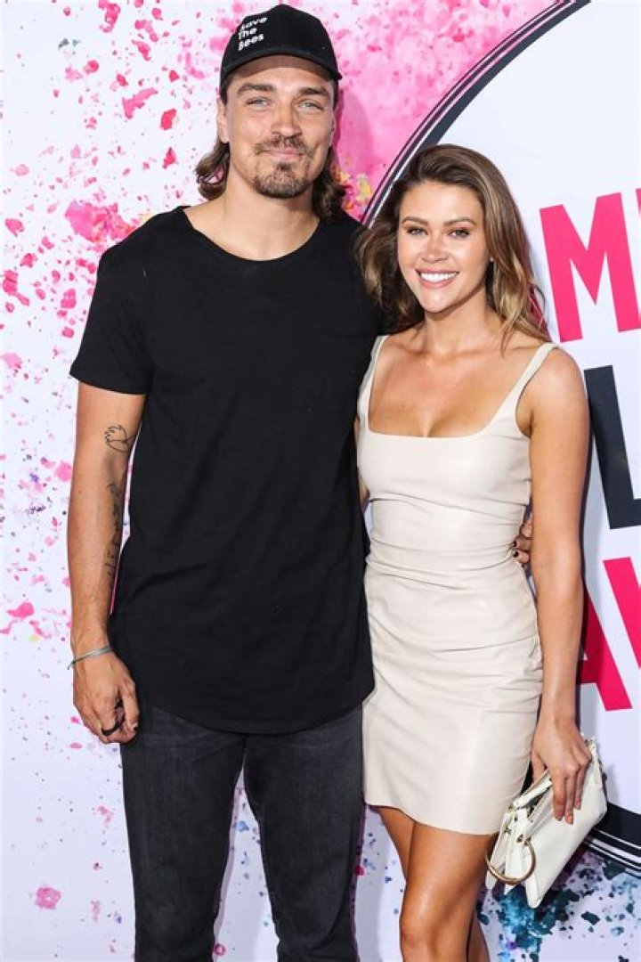 Dean Unglert Tells Caelynn They Should Become 'Born-Again Virgins'