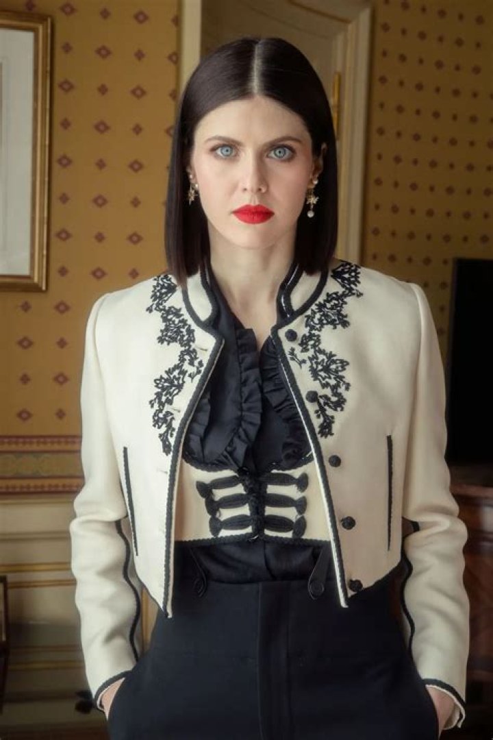 Details of Alexandra Daddario’s Makeup at Dior Fashion Show: Tips
