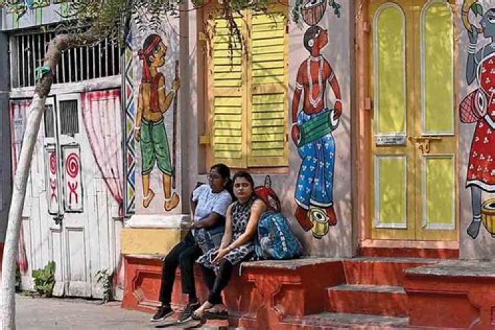 Devi Durga to click photos, LGBT people draw graffiti in Kolkata puja – India TV