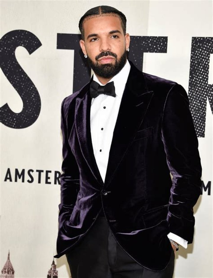 Drake Slams Fan for Throwing Vape Pen on Stage at Concert