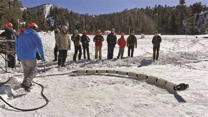 EELS built to slither under Enceladus’ icy crust