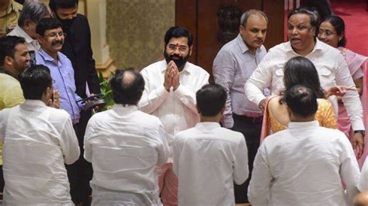 Eknath Shinde changes Twitter profile photo after becoming Maharashtra CM Bal Thackeray Shiv Sena vs Sena latest news – India TV