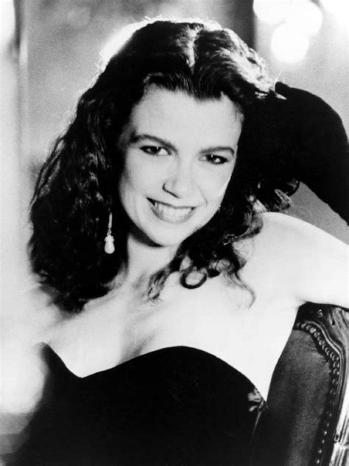 Unveiling Elizabeth Berridge's Age: A Journey Through Time