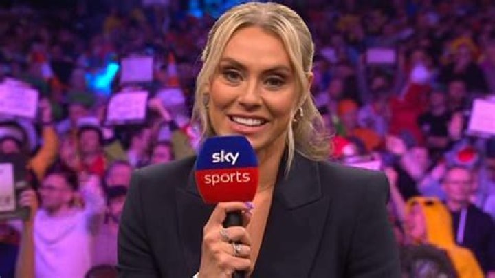Fans love Sky Sports presenter Emma Paton's bold outfit ahead of Premier League darts as they gush 'Thursdays are good'