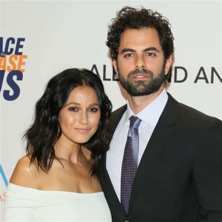 Unveiling The Intriguing Emmanuelle Chriqui Dating History