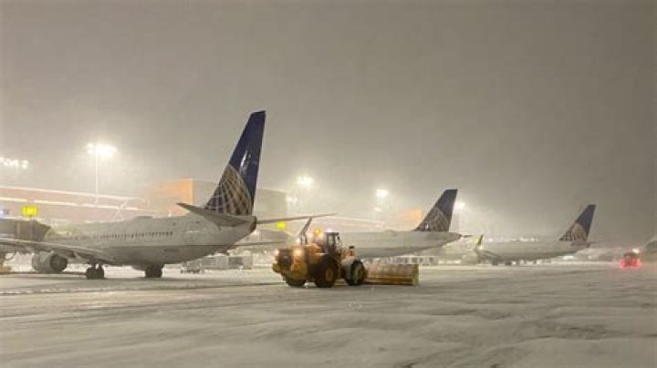Southern ice storm prompts cancellations of more than 800 flights