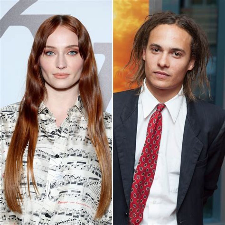 Exploring Frank Dillane's Wife: A Deep Dive Into His Personal Life