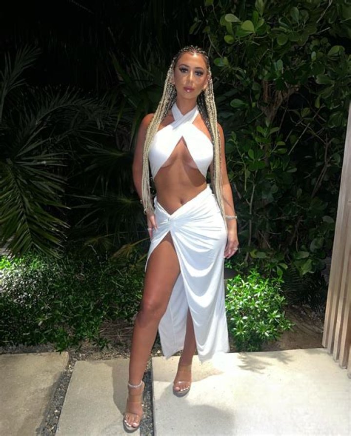 Meet Gianna Carmona, the stunning model linked to NFL star Justin Fields who leaves fans 'breathless'