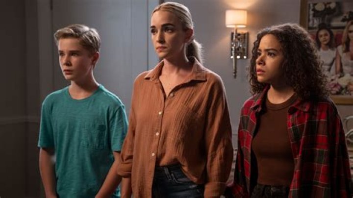 Ginny & Georgia's Brianne Howey on Season 2 Scripts, Filming