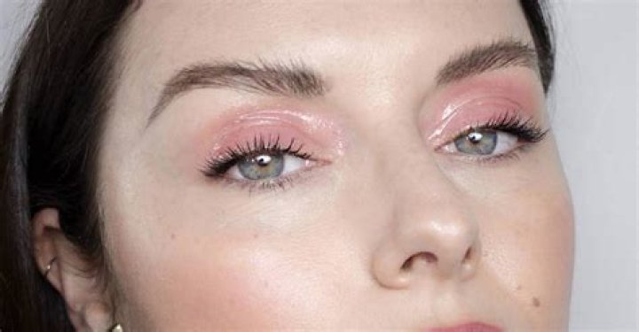 Glossy Eyes Beauty Trend - How To Wear Gloss Eyelids