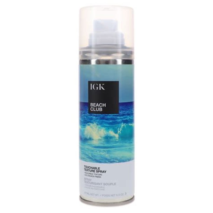 Hailey Bieber Uses This Texture Spray To Create a Natural Beachy Wave