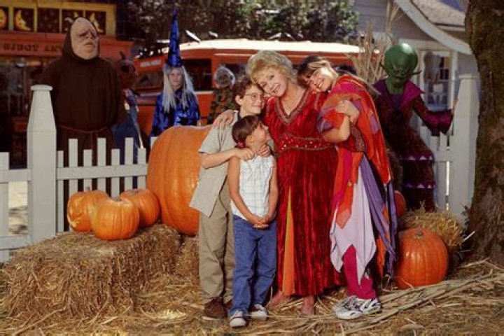 Halloweentown’s Kimberly J. Brown, Daniel Kountz Join Tampa 90s Con