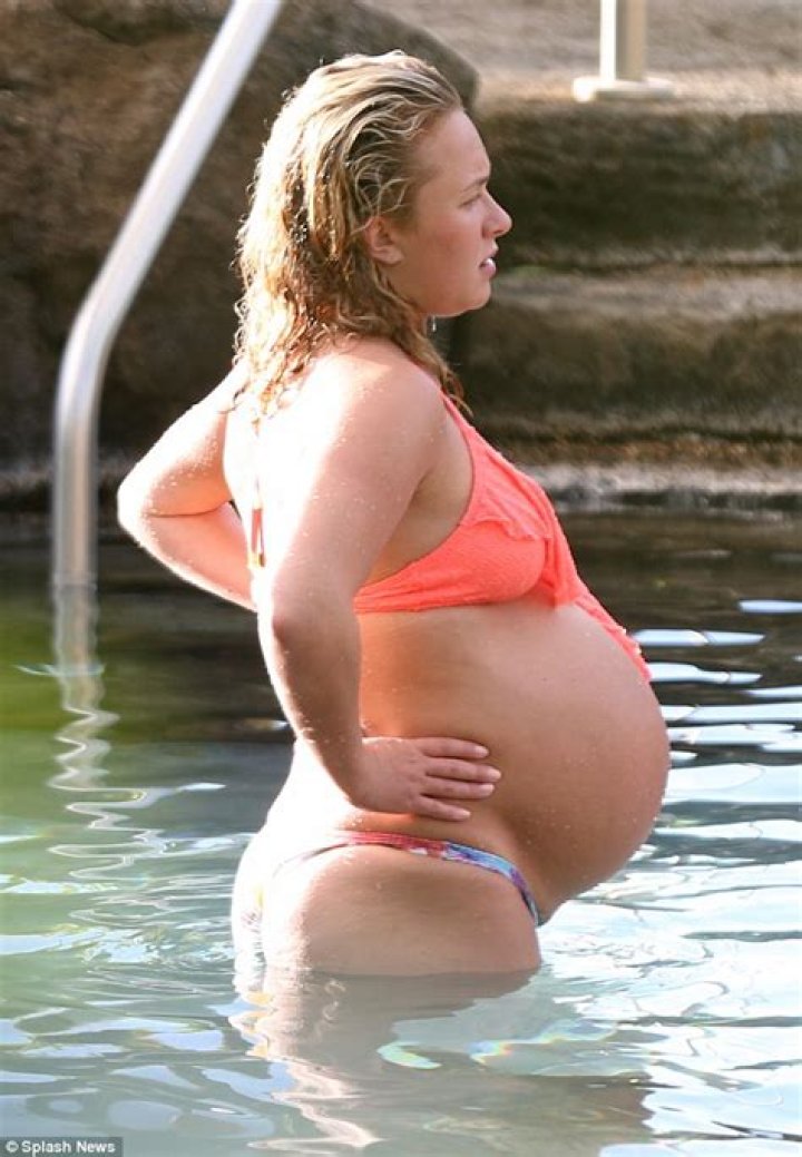 Hayden Panettiere Bikini Body Pictures: Pregnant Star Wears Two-Piece