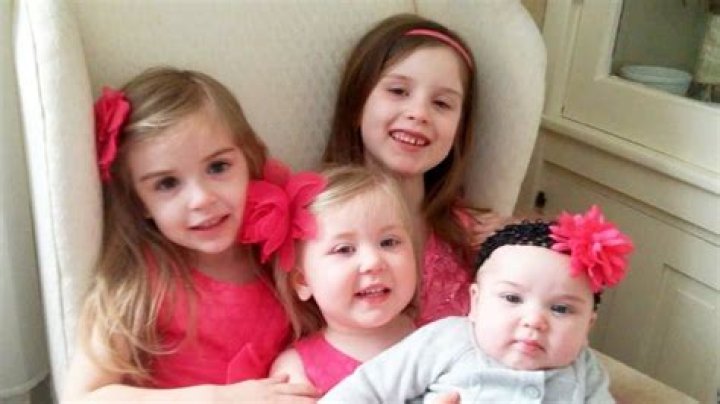 Hilarious Father of Four Girls Tweets His Family’s Conversations