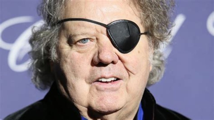 How Glassblower Dale Chihuly’s Traumatic Injury Affected His Art