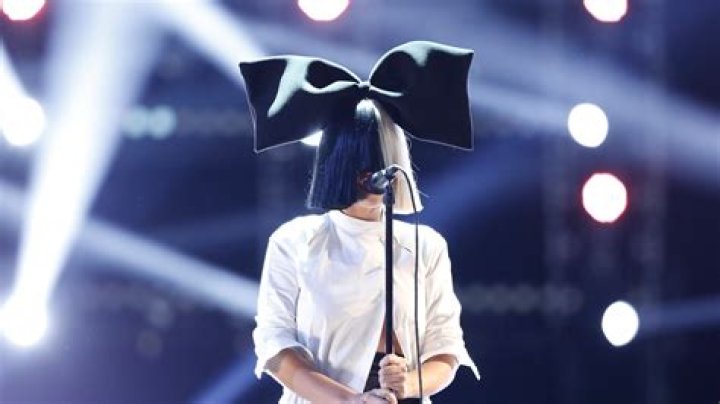 How many kids does Sia have?