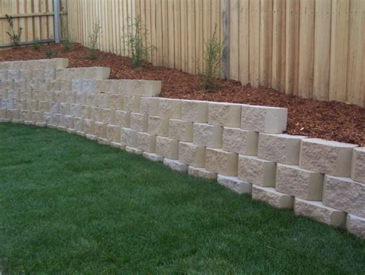 How Many Retaining Wall Blocks Come On A Pallet
