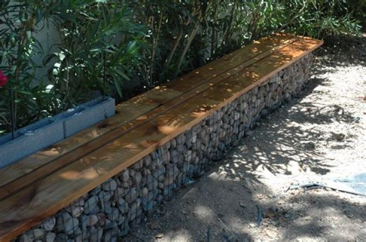 How much does it cost to build a gabion wall?