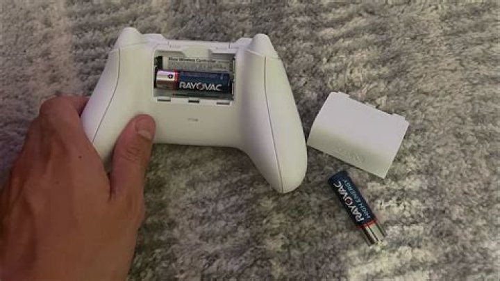 How To Put Batteries In A Xbox One Controller